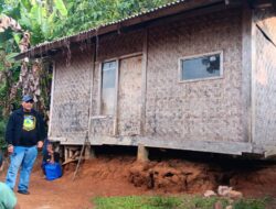 Viral! LSM Dampal Jurig Bantu Janda Lumpuh Di Kawasan Rawan Pergeseran Tanah Sukabumi