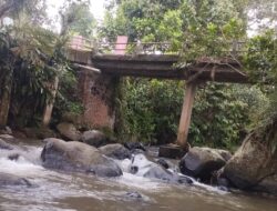 Denyut Kehidupan Di Atas Jembatan Pasir Oa – Pasir Awi Yang Legendaris
