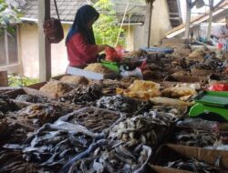 Ramai Pengunjung, Pasar Rebo Pulosari Lebih Fokus Pada Kebutuhan Dapur