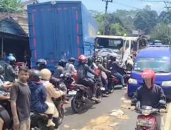 BREAKING NEWS! Diduga Truk Blong Sebabkan Kecelakaan Beruntun Di Cibadak, Jalan Macet Total