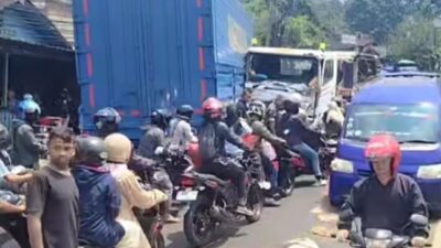 BREAKING NEWS! Diduga Truk Blong Sebabkan Kecelakaan Beruntun Di Cibadak, Jalan Macet Total