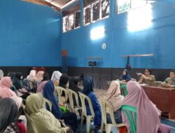 Pemerintah Salurkan KKS PKH Di Kalapanunggal, Camat : Gunakan Bantuan Secara Bijak