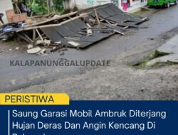 Saung Garasi Mobil Ambruk Diterjang Hujan Deras Dan Angin Kencang Di Pulosari