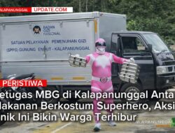 Petugas MBG Di Kalapanunggal Antar Makanan Berkostum Superhero, Aksi Unik Ini Bikin Warga Terhibur