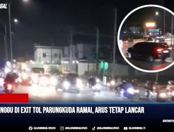 Malam Minggu di Exit Tol Parungkuda Ramai, Arus Tetap Lancar